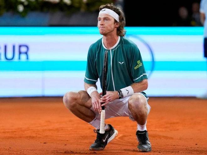 华莱士成为 华莱士成为